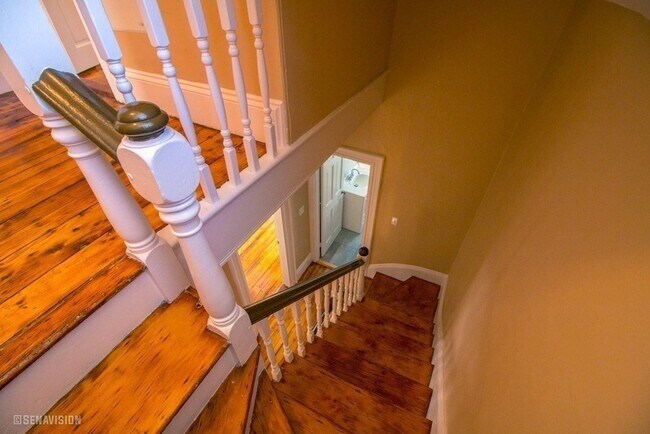 Building Photo - 40 Humphreys St