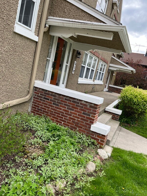 Foto del edificio - 519-521 Center Ln