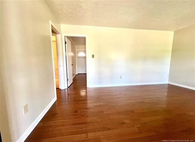 Foto del edificio - 1319 Levy Dr