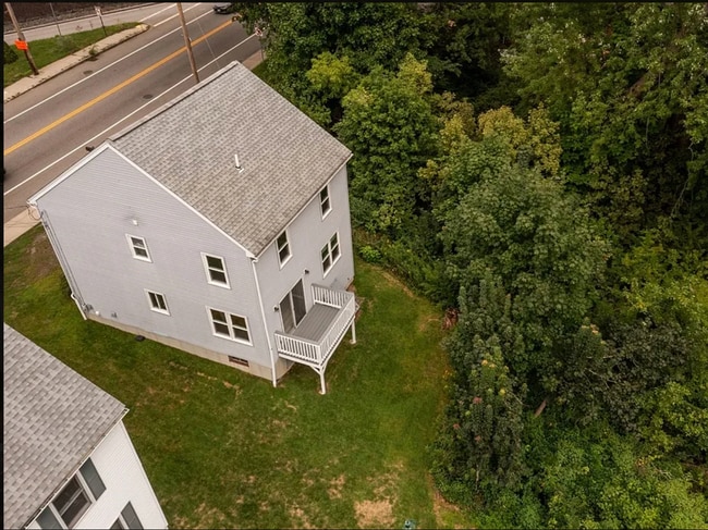 Building Photo - 744 S Main St