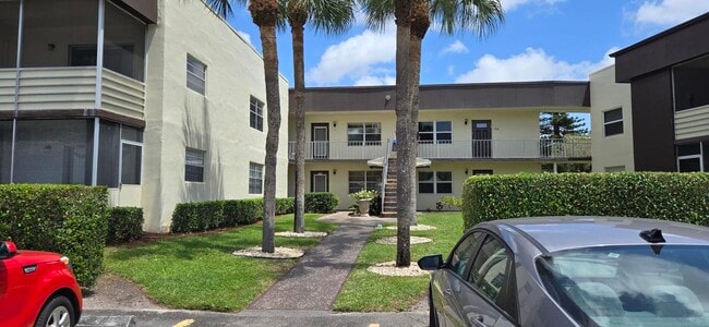 Building Photo - 752 Normandy Trail