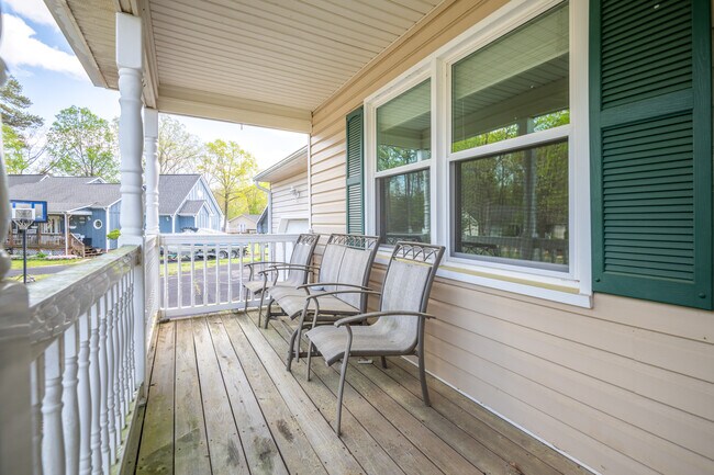 Foto del edificio - 7156 Birchwood Cir