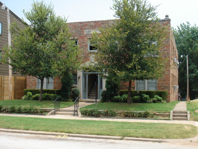 Building Photo - 1403 S Rockford Ave