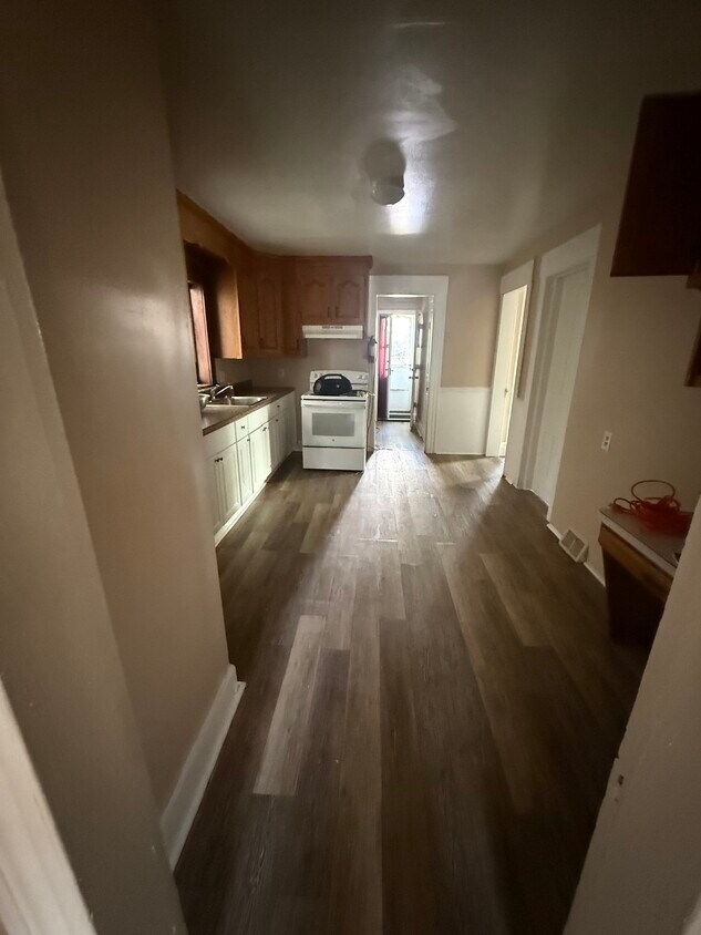 Kitchen - 166 Laurel Ave