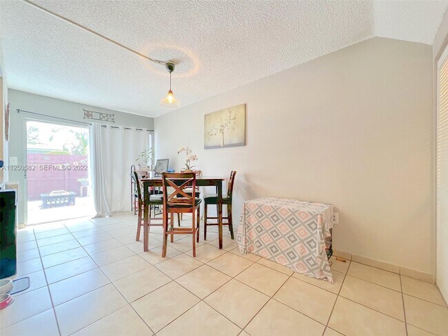 Foto del edificio - 3672 SW 59th Ave