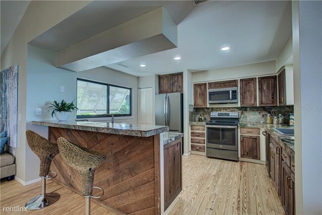 Building Photo - 2 br, 3 bath House - 7722 Sanderling Rd