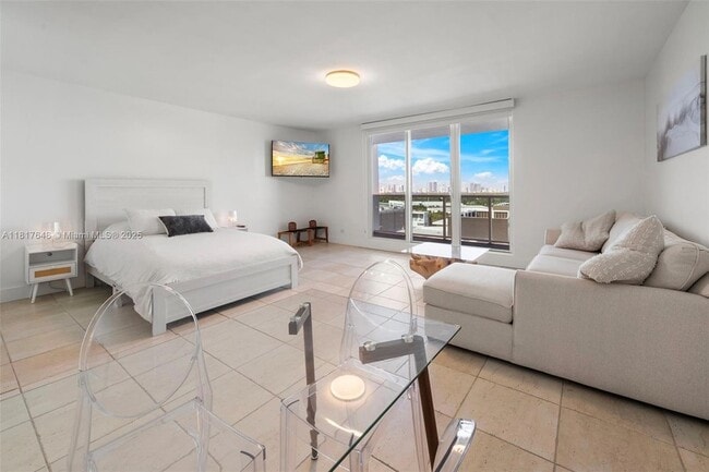 Building Photo - 2301 Collins Ave