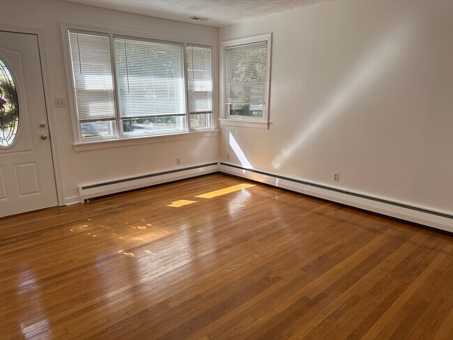 Building Photo - 3400 Pine Dell Ave