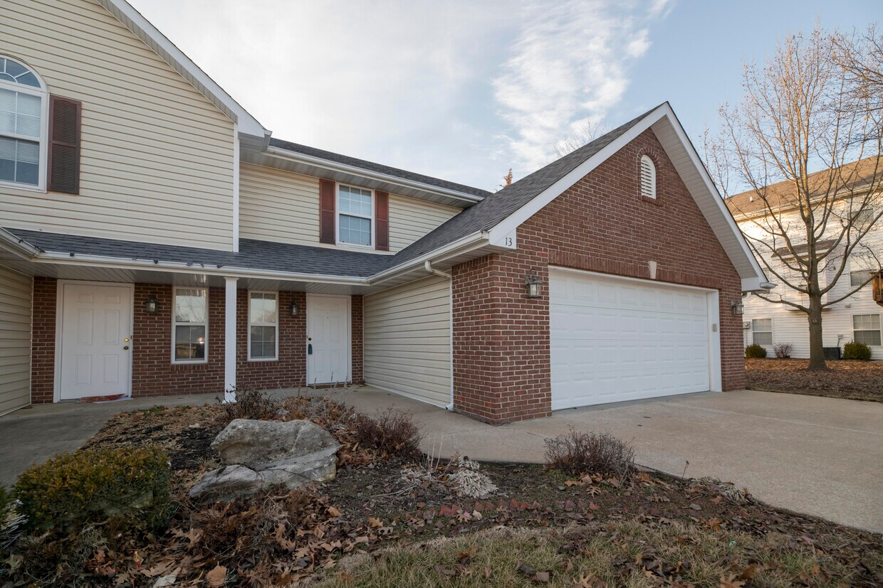 13 Yorkshire Dr, Columbia, MO 65203 Townhome Rentals in Columbia MO