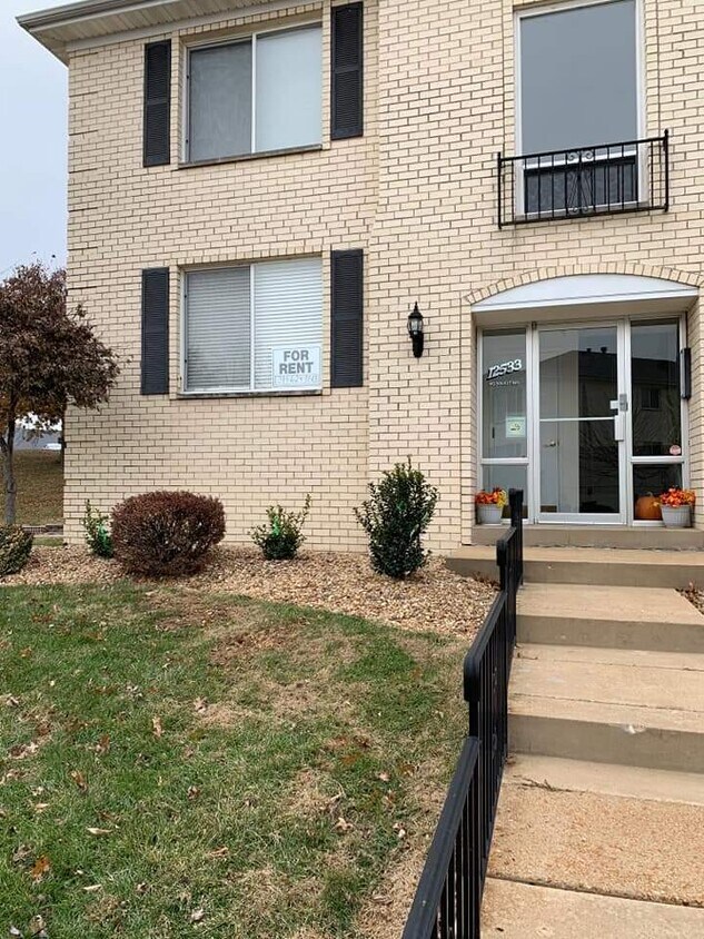 12533 Chardin Pl, Sappington, MO 63128 Condo for Rent in Sappington