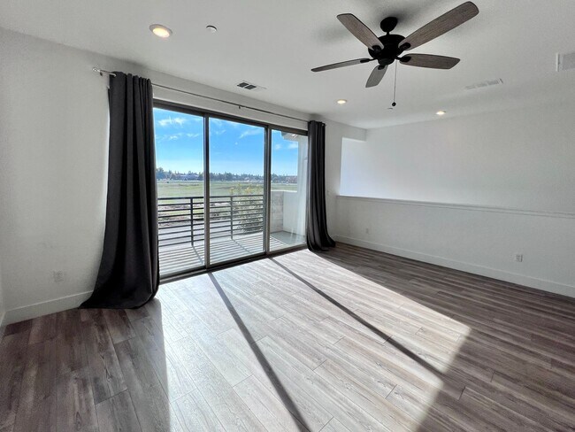 Foto del edificio - $2,295 Herndon & Peach, 2 Bedroom Condo - ...