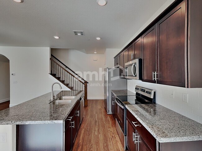 Foto del edificio - 696 N Water St