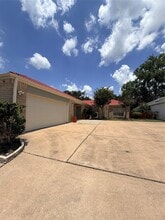 Building Photo - 7846 Bankside Dr
