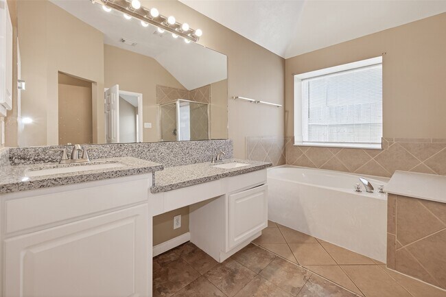 Foto del edificio - 18727 Forest Deer Rd