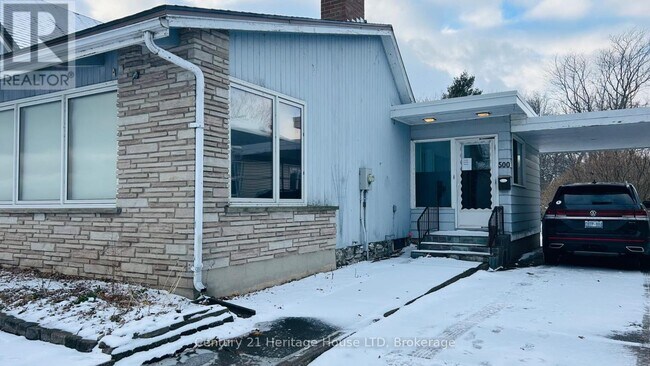 Photo du bâtiment - 500 Lakeshore Rd