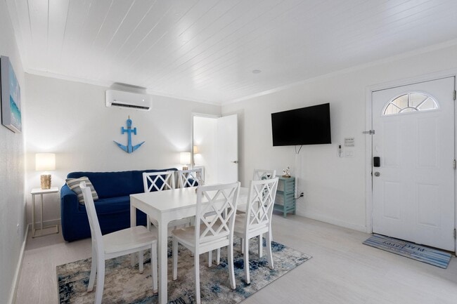 Building Photo - 670 Hernando St