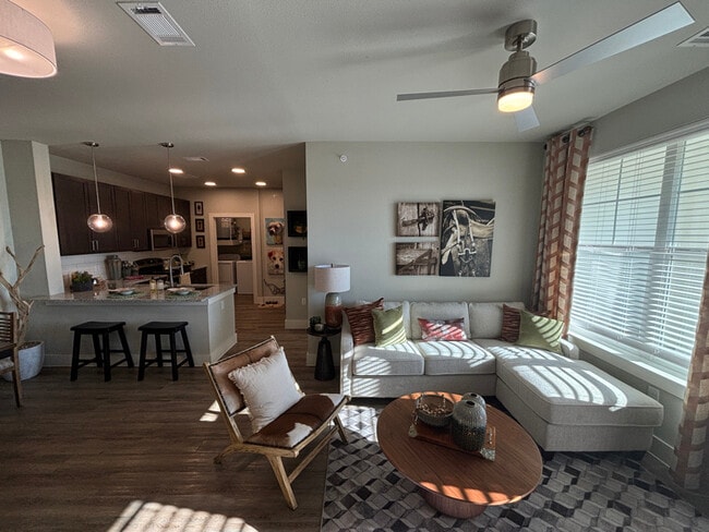 Building Photo - 425 El Rio St