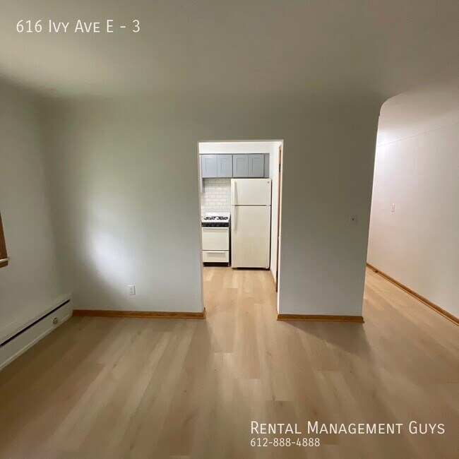 Foto del edificio - 616 Ivy Ave E