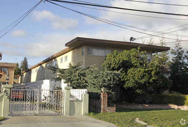 Building Photo - Cherry Way Apartments