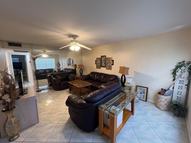 Foto del edificio - 43 Fanshaw Dr