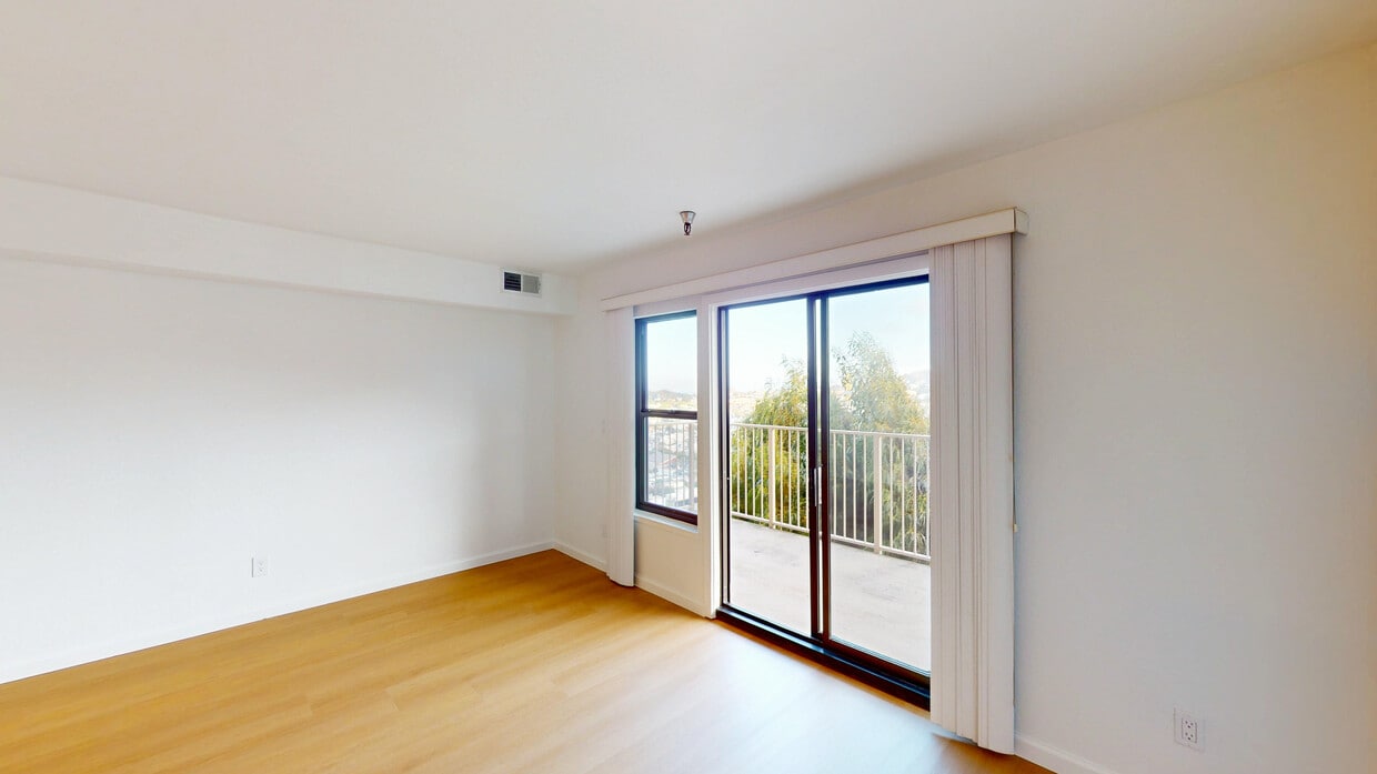 Photo - 2033 Castro St-11A