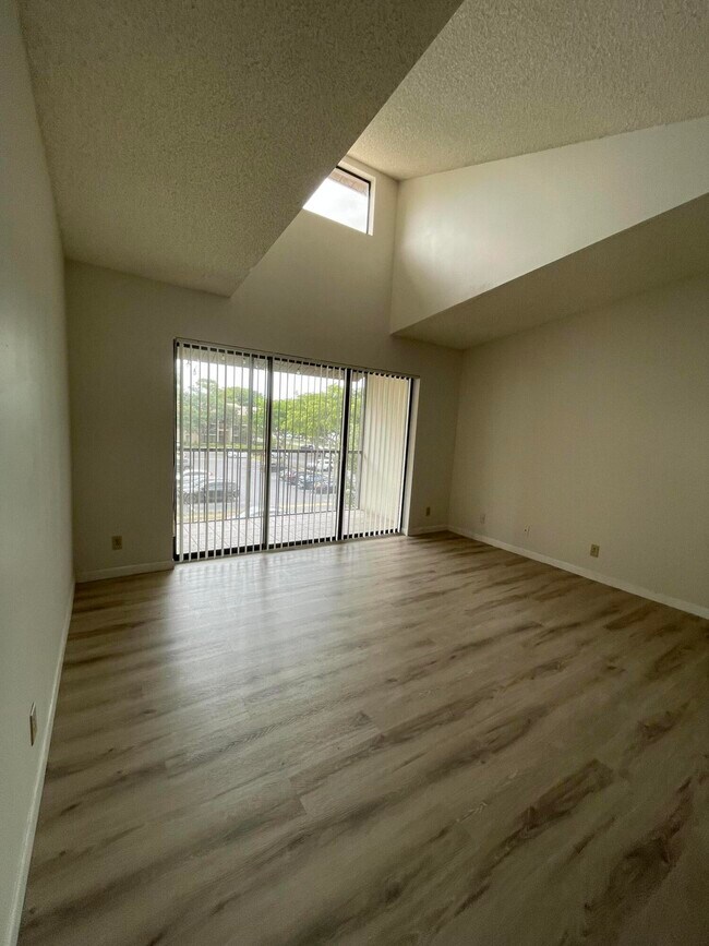Foto del edificio - 207 Foxtail Dr