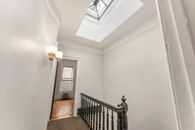 Building Photo - 952 E 156th St