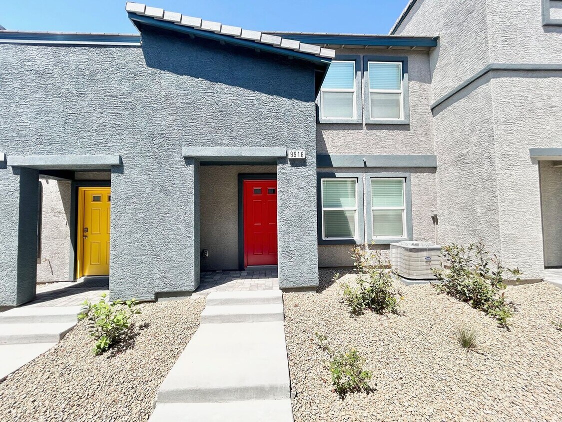 Primary Photo - STUNNING TOWNHOME, 3 BEDROOM 2.5 BATHROOM, W/ 2-CAR GARAGE, LOCATED N A GATED COMMUNITY