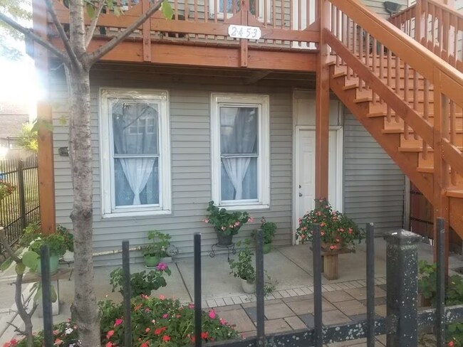 Foto del edificio - 2453 W 46th Pl