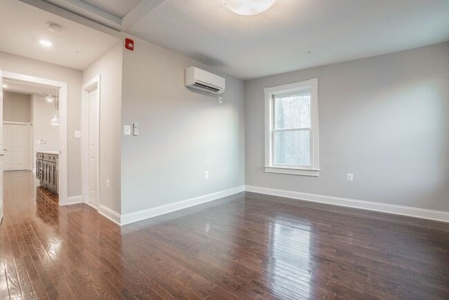 Building Photo - 310 E Lanvale St