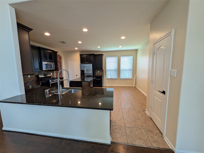 Building Photo - 6614 Hunters Creek Ln