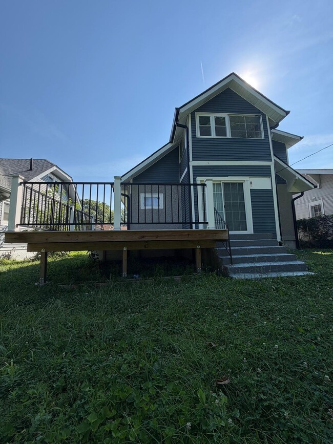 Building Photo - 3526 Evergreen Ave