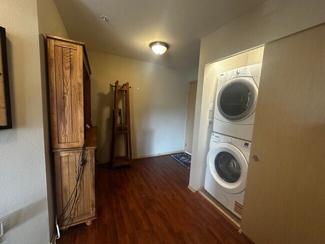 Foto del edificio - Fully Furnished Downtown Everett Condo wit...