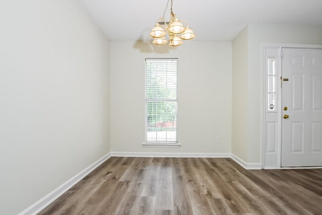 Building Photo - 816 Ravins Way