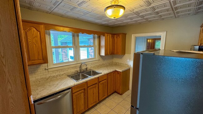 Building Photo - 4/2 in East Nashville!