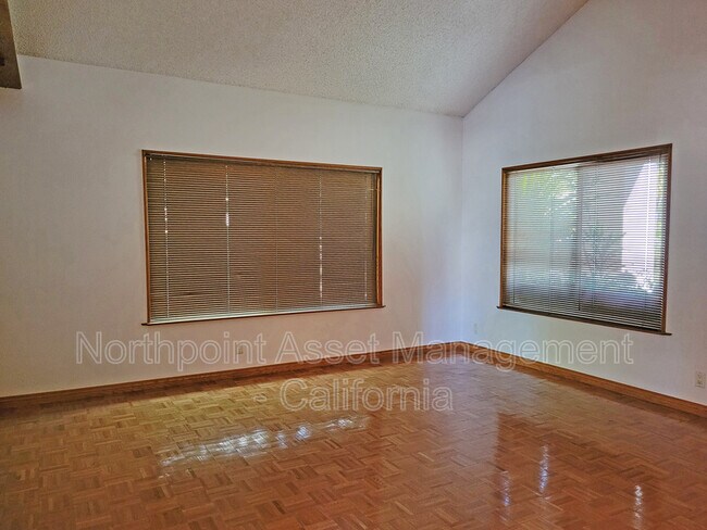 Foto del edificio - 231 Los Padres Ln