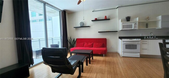 Foto del edificio - 690 SW 1st Ct