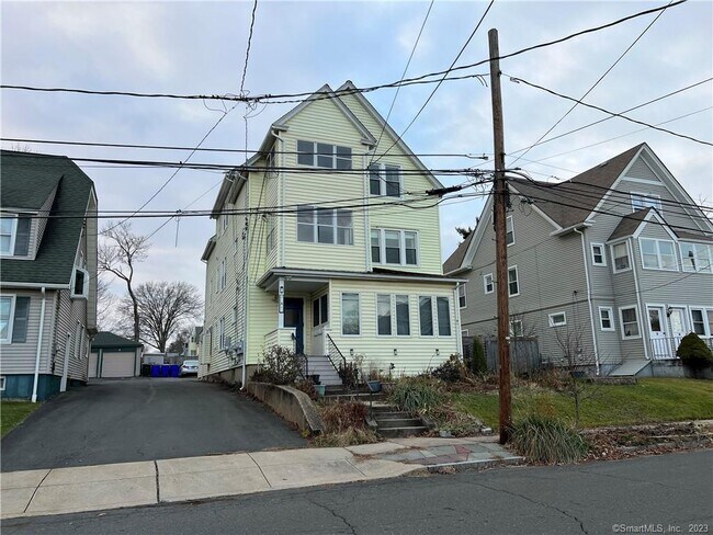 Building Photo - 41 Crescent St