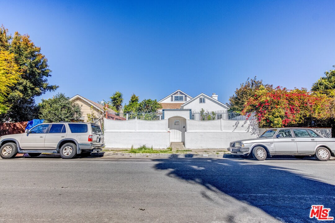Primary Photo - 615-615 1/2 E Sunset Ave
