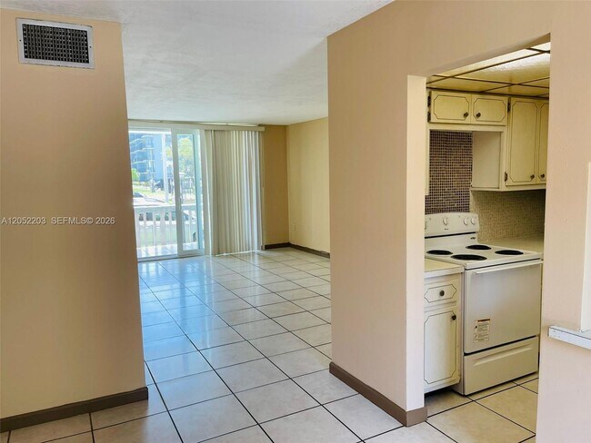 Foto del edificio - 1475 NE 125th Terrace