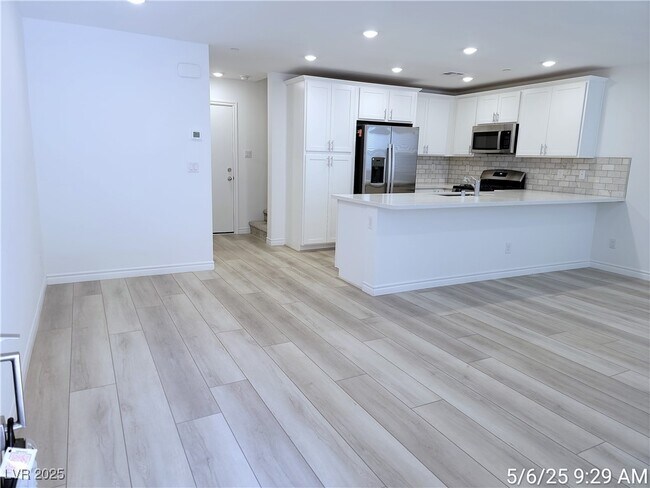 Foto del edificio - 6232 Foxes Dl St