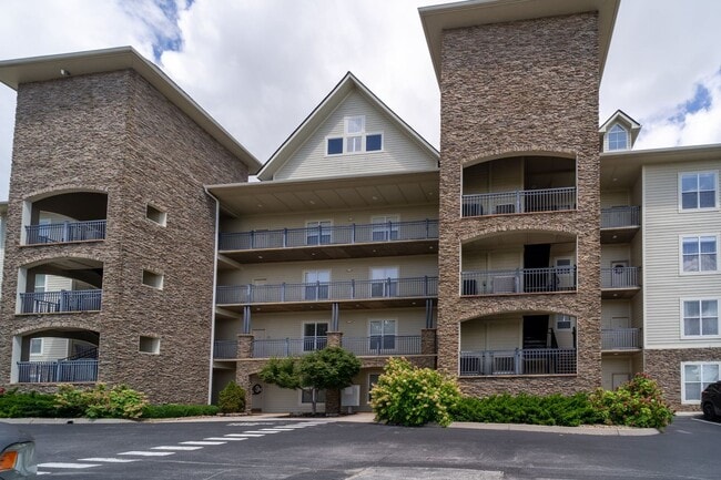 Building Photo - Lakefront Condo for Rent | 2 Bed, 2 Bath |...