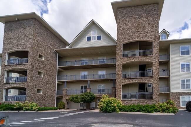 Foto del edificio - Lakefront Condo for Rent | 2 Bed, 2 Bath |...