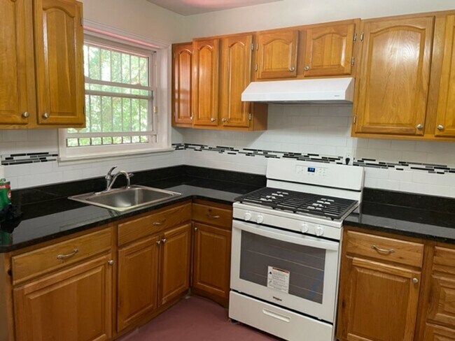 Building Photo - East Atlanta Rental - 2BR/1BA Duplex
