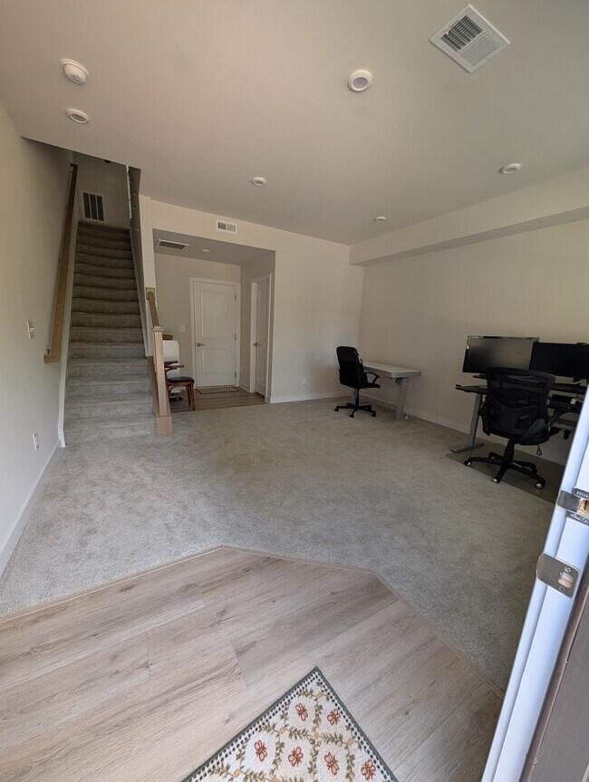 Foto del edificio - 460 Spearfield Ln