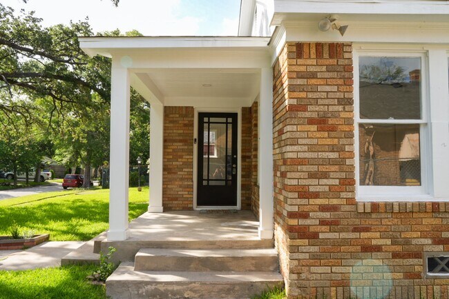 Foto del edificio - 1569 Elliott St