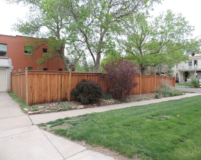 Building Photo - Beautiful 3 Bedroom Home In Congress Park ...
