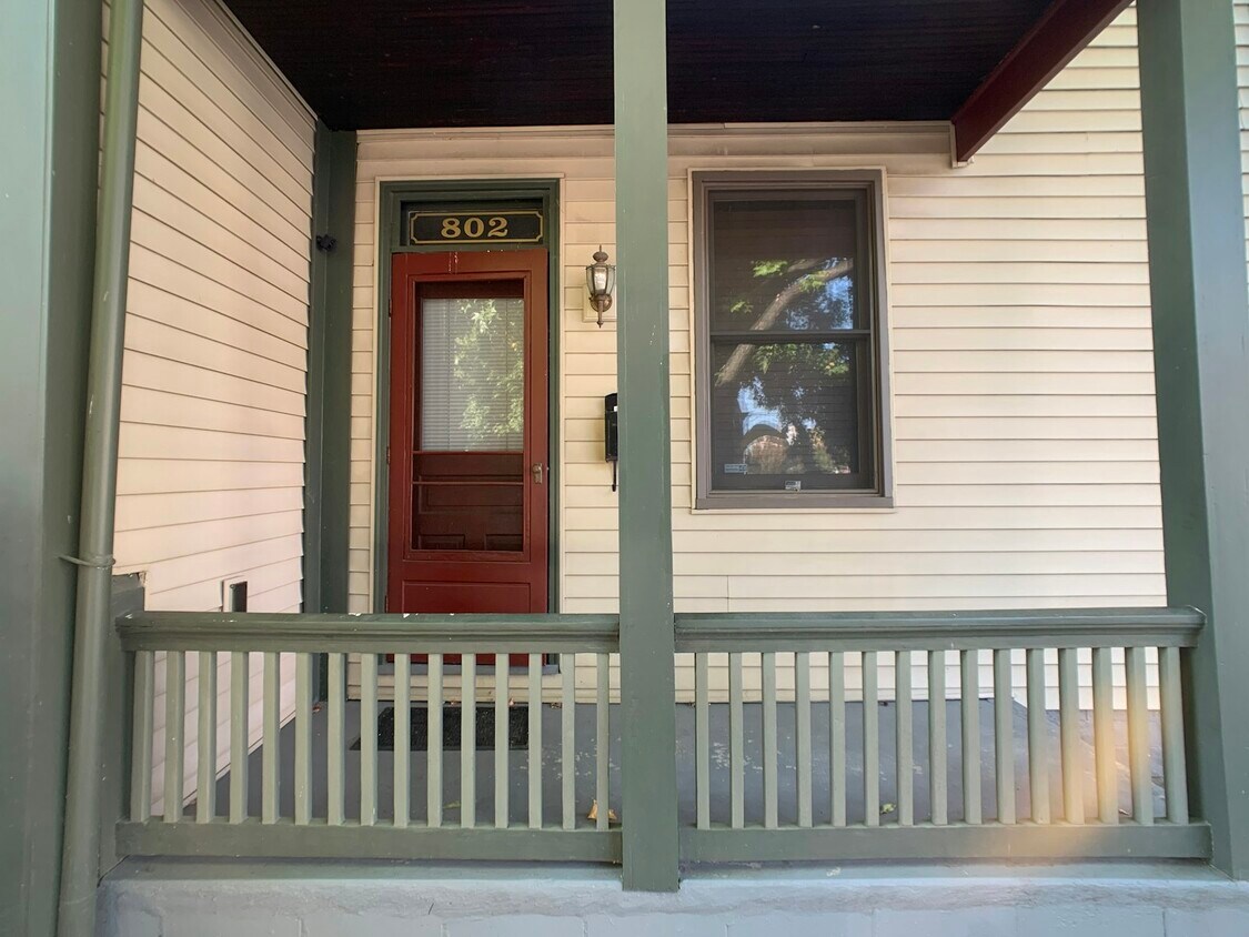 Primary Photo - 802 Main St