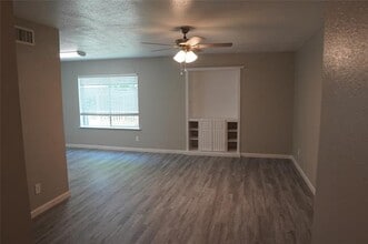 Building Photo - 6754 Trail Lake Dr