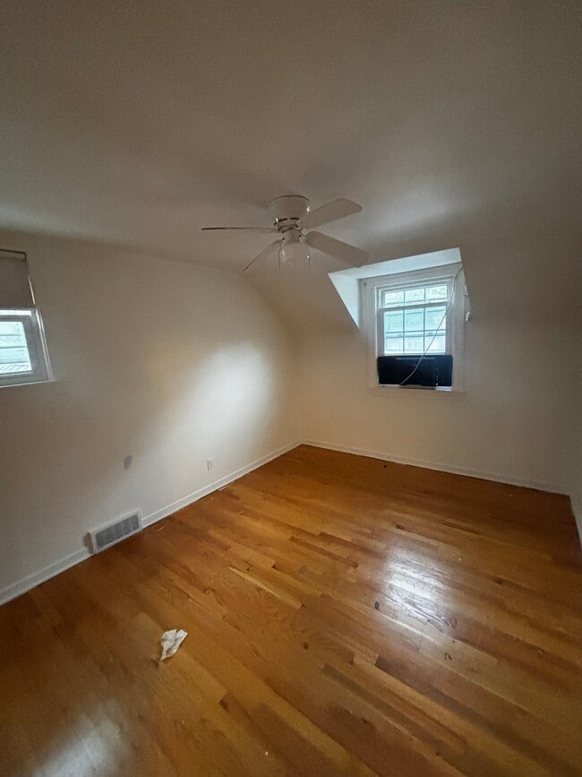 Building Photo - 2081 W Riverview Ave